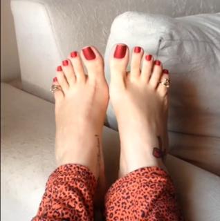 Jaqueline Mello feet photo thumbnail