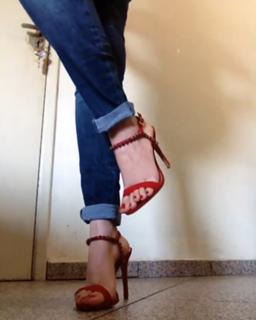 Jaqueline Mello feet photo thumbnail