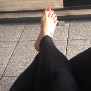 Jaqueline Mello feet photo thumbnail