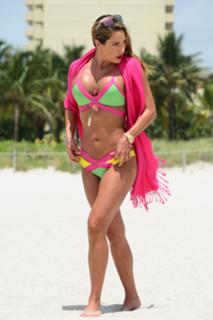 Jennifer Nicole Lee feet photo thumbnail