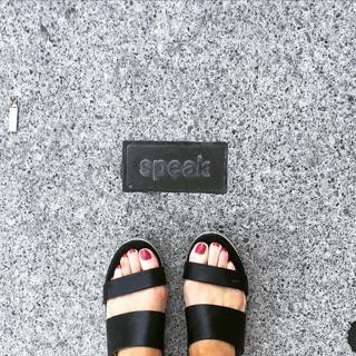 Julie Benz feet photo thumbnail
