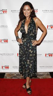 Tia Carrere feet photo thumbnail