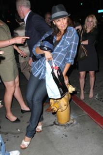 Tia Carrere feet photo thumbnail
