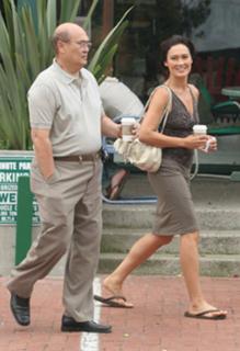 Tia Carrere feet photo thumbnail
