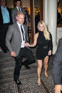 Jessica Simpson feet photo thumbnail
