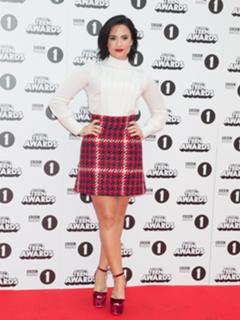 Demi Lovato feet photo thumbnail