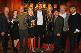 Jennifer Lawrence feet photo thumbnail
