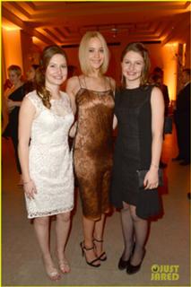 Jennifer Lawrence feet photo thumbnail