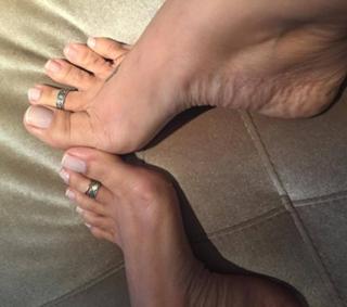 Karin Klemp feet photo thumbnail