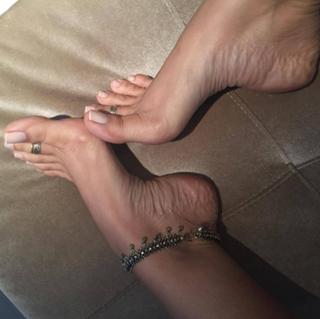 Karin Klemp feet photo thumbnail