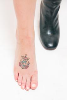 Halsey feet photo 4