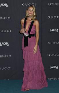 Rosie Huntington-Whiteley feet photo thumbnail