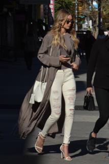 Gigi Hadid feet photo thumbnail