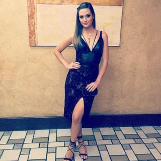 Juliana Paiva feet photo thumbnail
