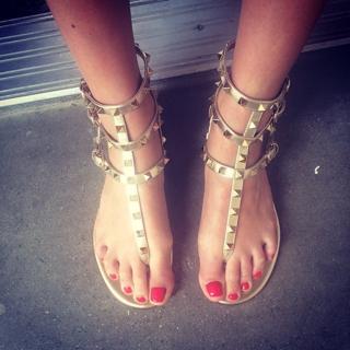 Millie Mackintosh feet photo thumbnail