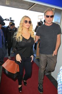 Jessica Simpson feet photo thumbnail