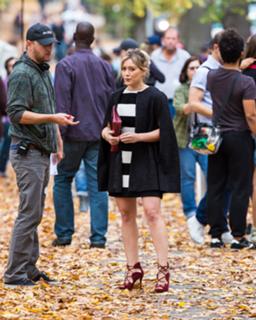 Hilary Duff feet photo thumbnail