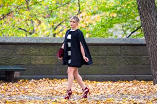 Hilary Duff feet photo thumbnail