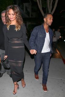 Chrissy Teigen feet photo thumbnail