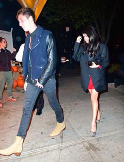 Selena Gomez feet photo thumbnail