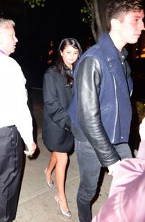 Selena Gomez feet photo thumbnail