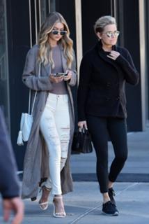 Gigi Hadid feet photo thumbnail