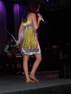 Joss Stone feet photo thumbnail
