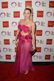 Miley Cyrus feet photo thumbnail