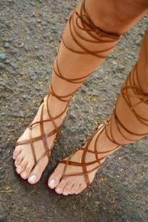 Cláudia Citroni feet photo thumbnail