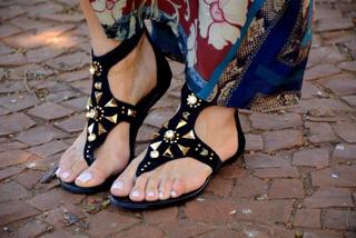 Cláudia Citroni feet photo thumbnail