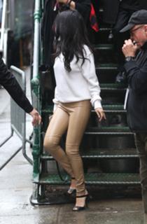 Selena Gomez feet photo thumbnail