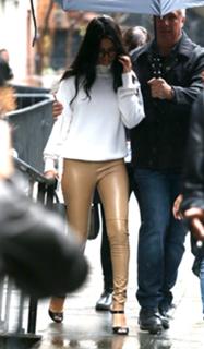 Selena Gomez feet photo thumbnail