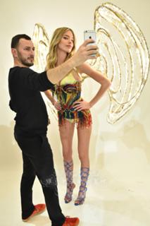 Martha Hunt feet photo thumbnail