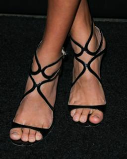 Kelly Rohrbach feet photo thumbnail