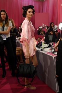 Kendall Jenner feet photo thumbnail