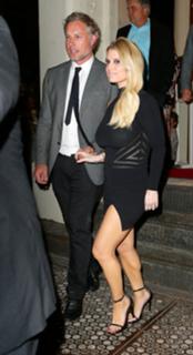Jessica Simpson feet photo thumbnail