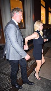 Jessica Simpson feet photo thumbnail