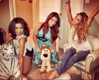 Adrienne Houghton feet photo thumbnail