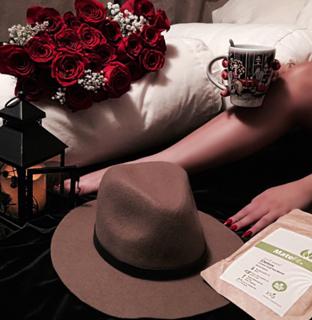 Adrienne Houghton feet photo thumbnail