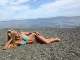 Chelsea Green feet photo thumbnail