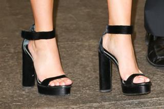 Reese Witherspoon feet photo thumbnail