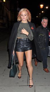 Pixie Lott feet photo thumbnail