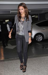 Jessica Alba feet photo thumbnail