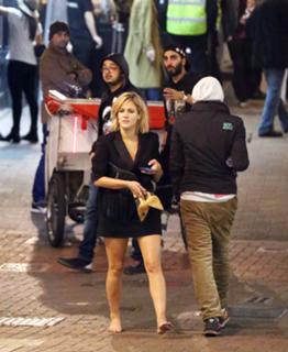 Caroline Flack feet photo thumbnail