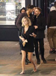 Caroline Flack feet photo thumbnail