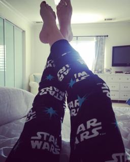 Angela Kinsey feet photo thumbnail