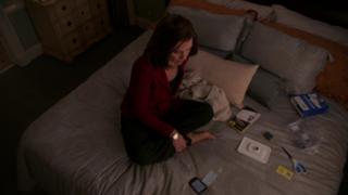Julianna Margulies feet photo thumbnail