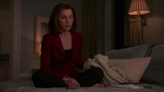 Julianna Margulies feet photo thumbnail