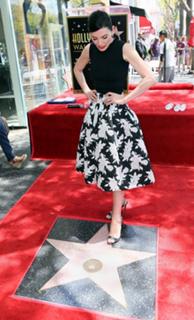 Julianna Margulies feet photo thumbnail