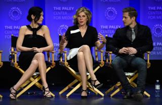 Julianna Margulies feet photo thumbnail